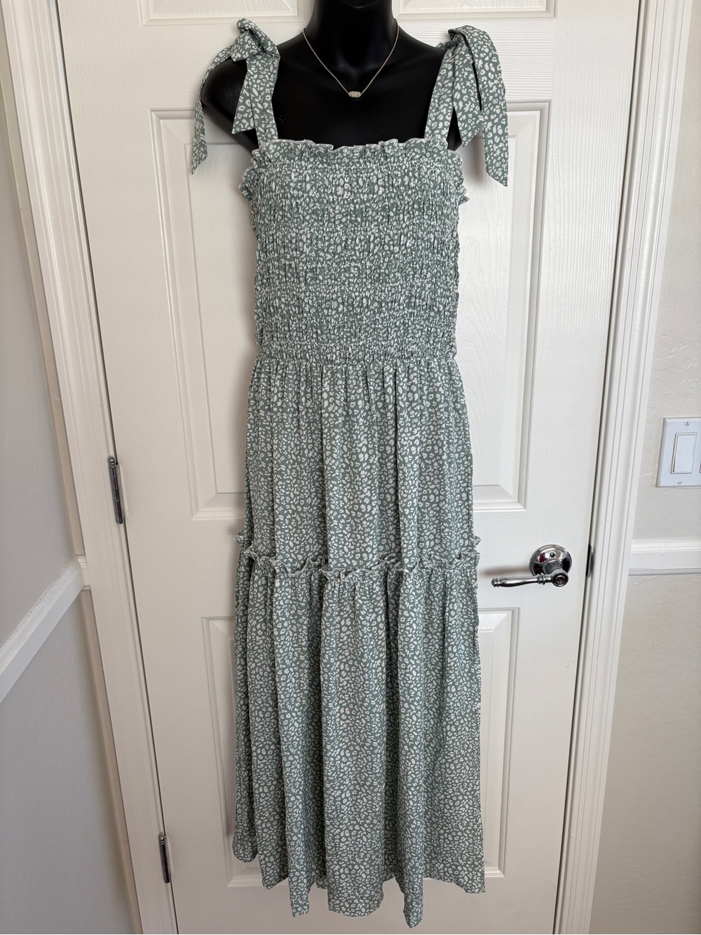 Vine & Love Green & White Cheetah Tie-Shoulder Smocked Dress NWT